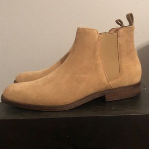 SIZE 10.5 BEIGE ALDO CHELSEA BOOTS (STYLE PAZI)